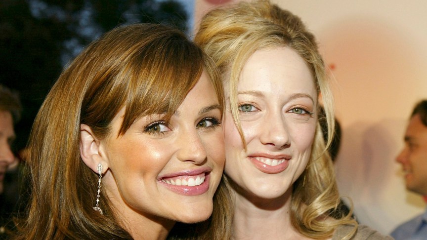Jennifer Garner and Judy Greer smile.