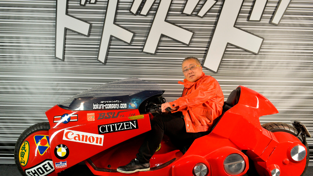 Manga artist Katsuhiro Otomo on Kaneda's motorcycle.