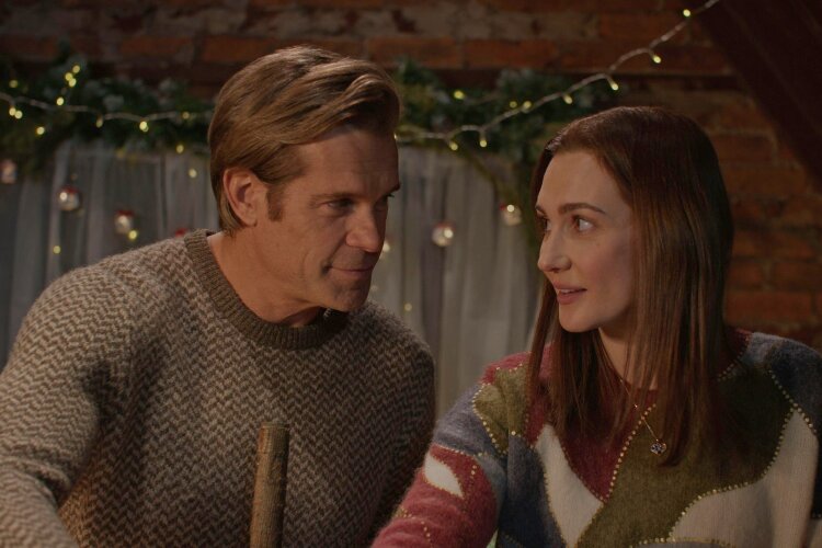 Stephen Huszar and Katherine Barrell in Hallmark's "O Little Christmas Market"