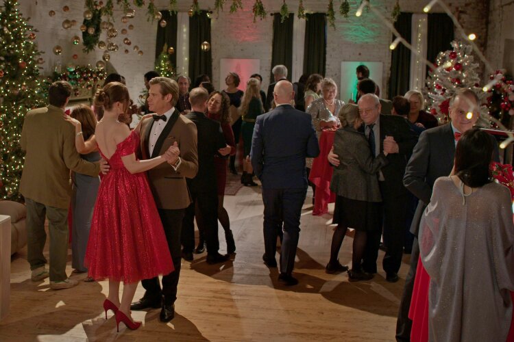 Katherine Barrell and Stephen Huszar in Hallmark's "O Little Christmas Market"