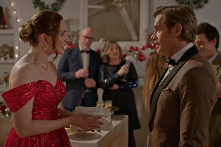 Katherine Barrell and Stephen Huszar in Hallmark's "O Little Christmas Market"