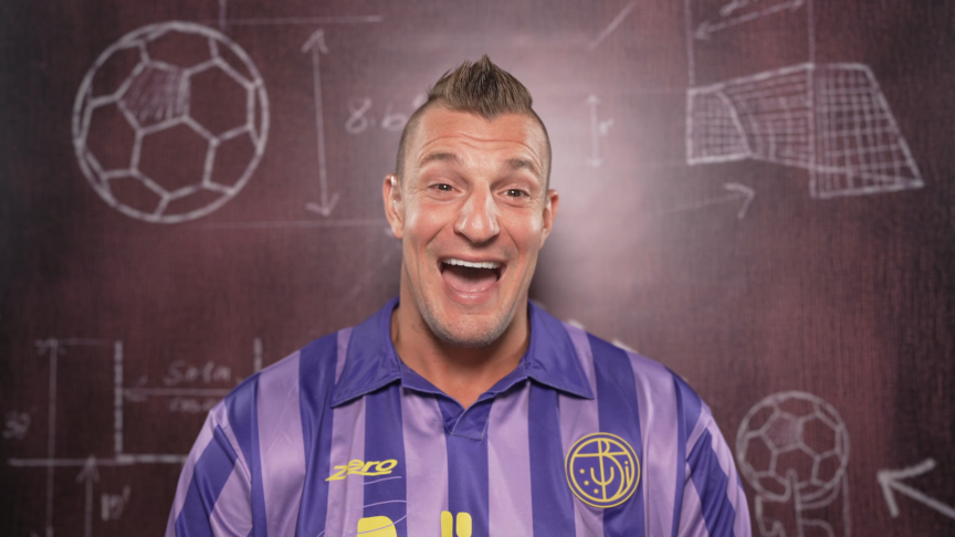 Rob Gronkowski with 'full Beckham'