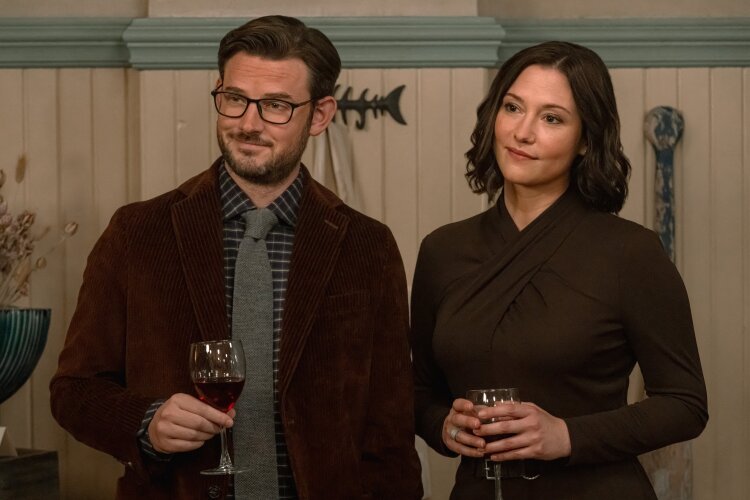 Elliot and Kat from Hallmark's "The Way Home"