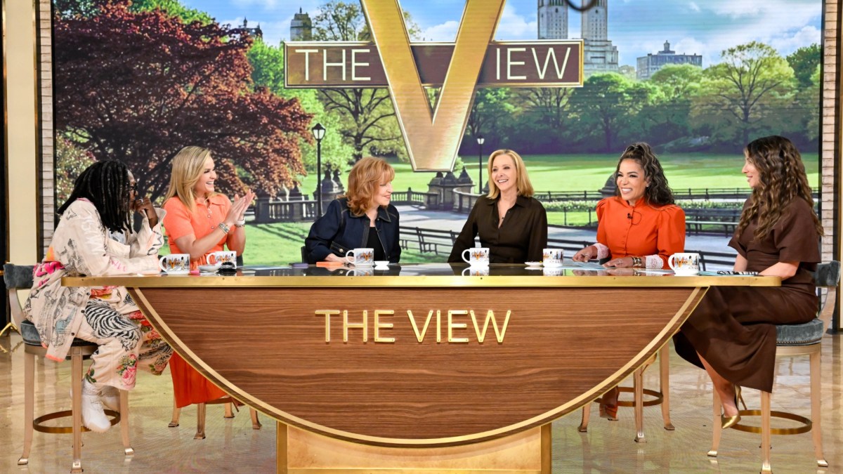 The View cast with Lisa Kudrow