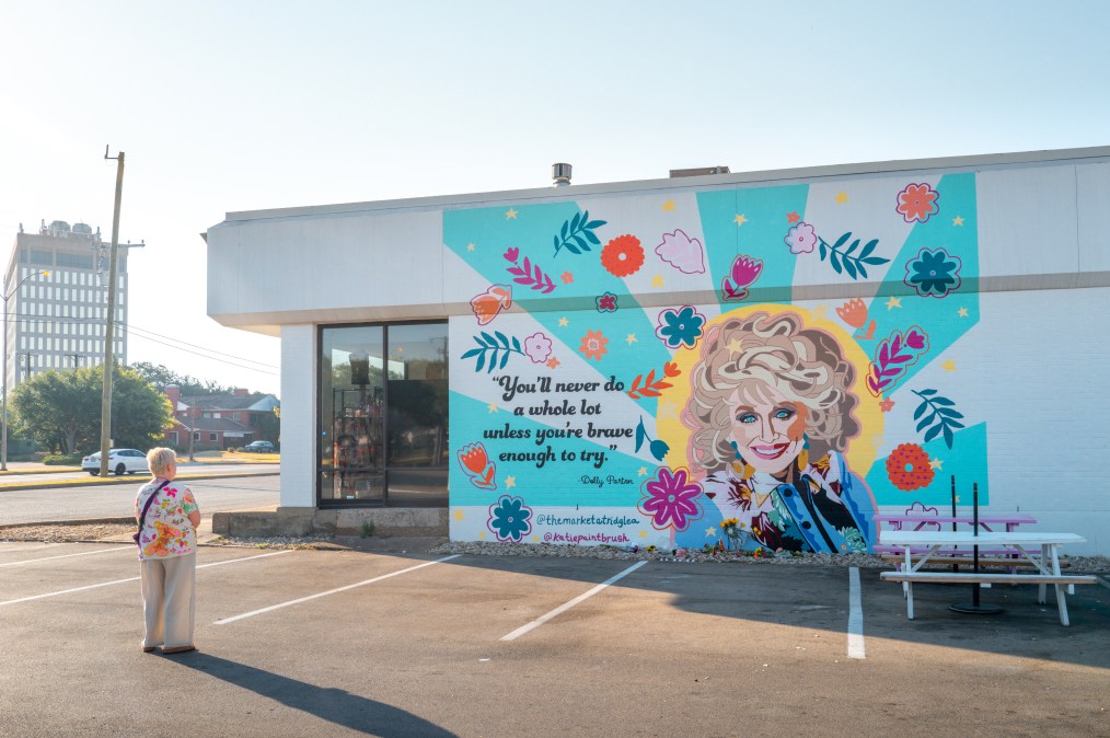 Mural of Dolly Parton mural in Fort Worth, Texas
