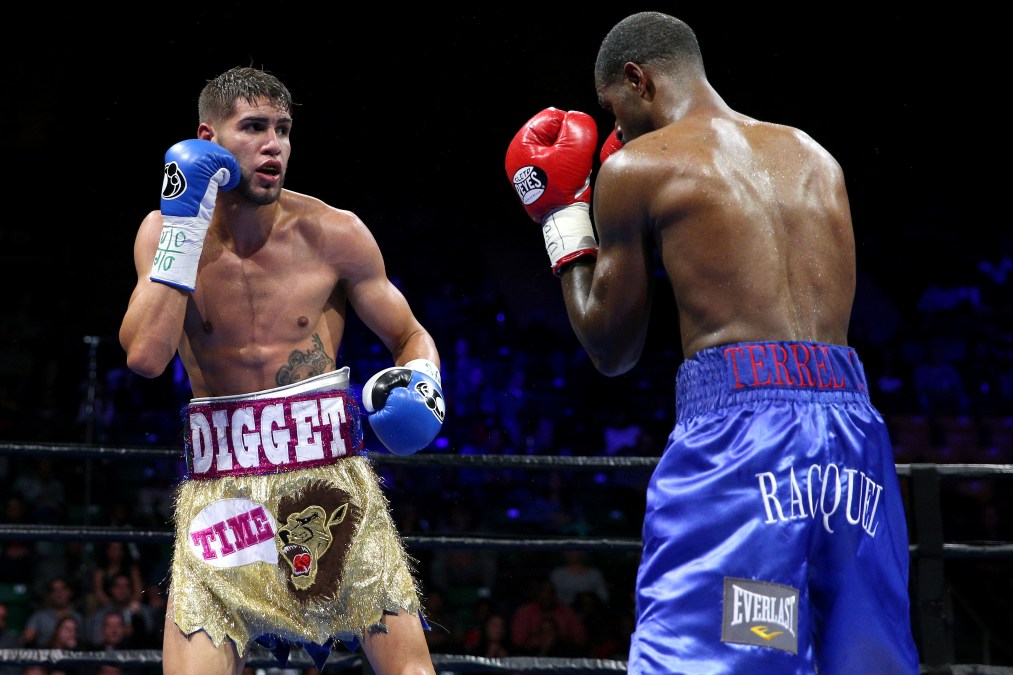 A photo showing Prichard Col&oacute;n in a boxing competition.