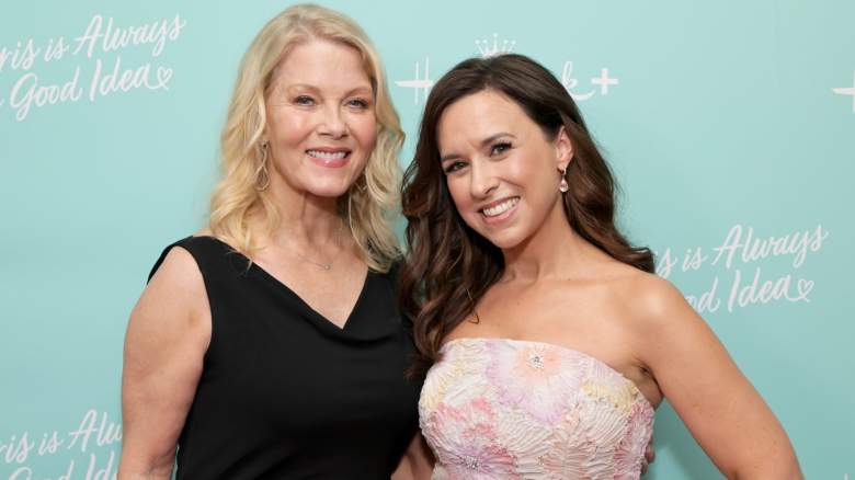 Barbara Niven and Lacey Chabert