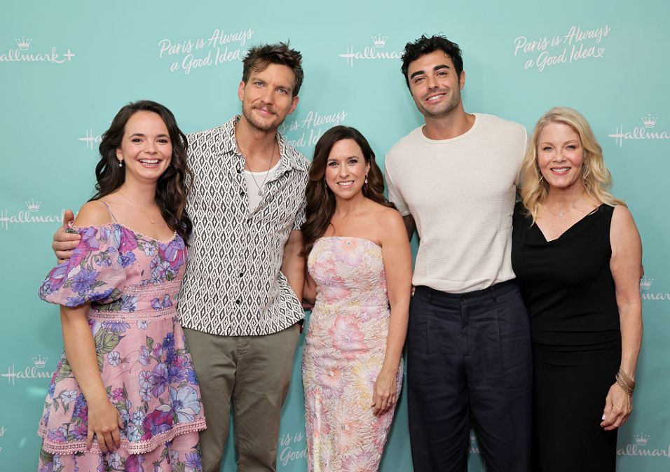 Rebecca Hanssen, Scott Michael Foster, Lacey Chabert, Julien Marlon Samani and Barbara Niven
