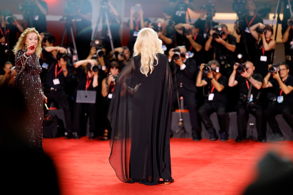 Faye Dunaway poses on the red carpet
